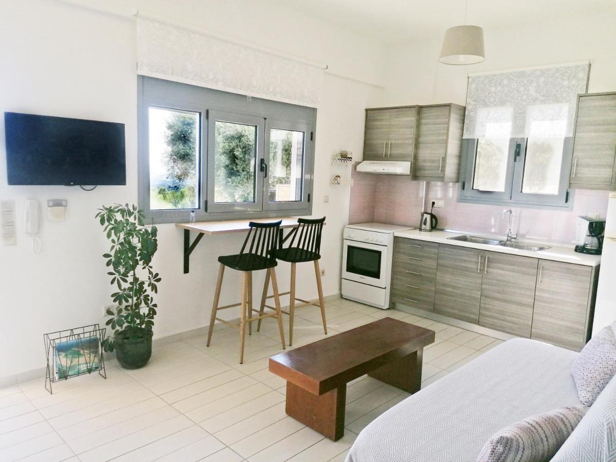 Stavi'S Guesthouse Miloi  Ngoại thất bức ảnh